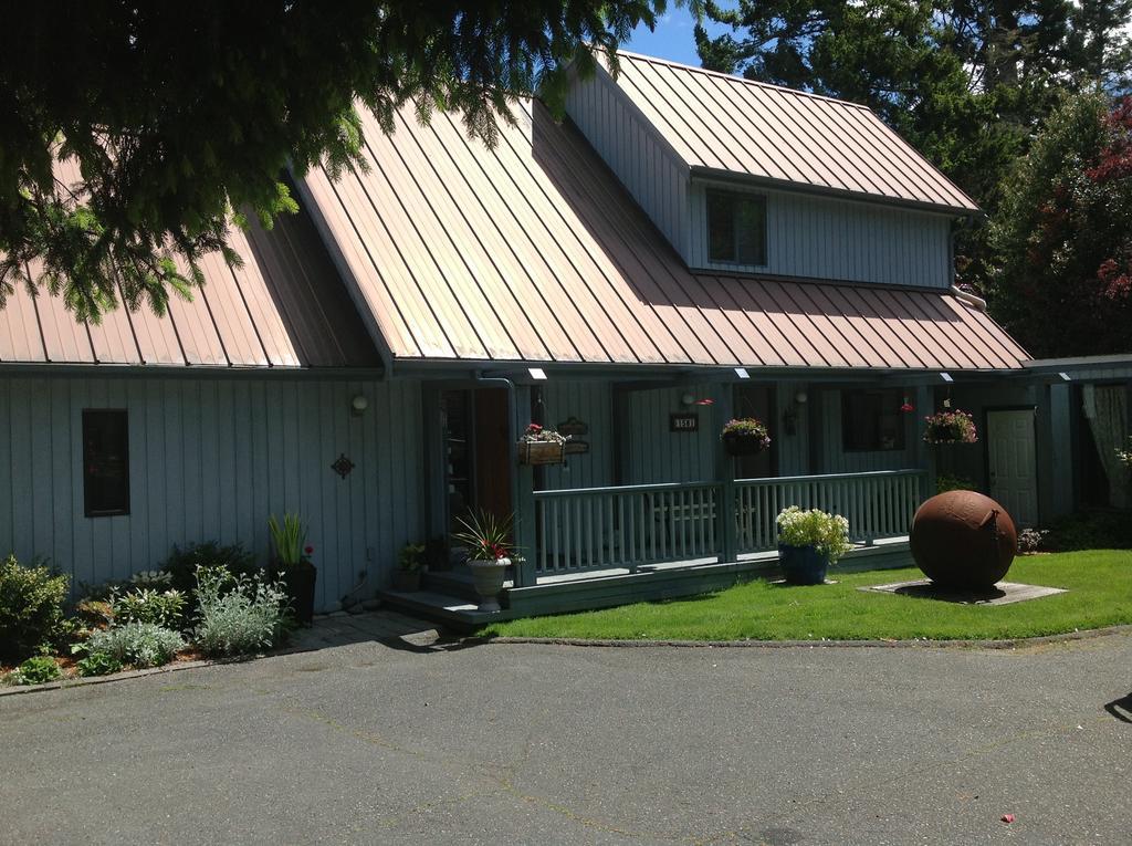 Salty Towers Ocean Front Cottages Sooke Buitenkant foto